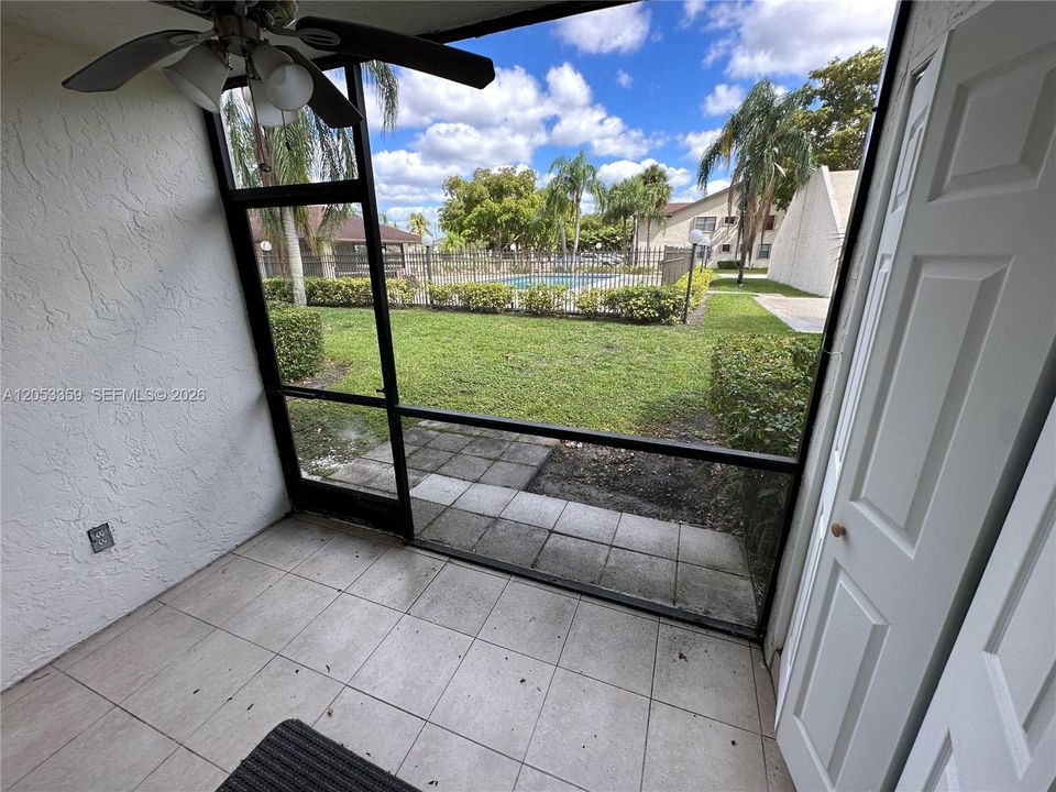 For Sale: $256,900 (2 beds, 2 baths, 1094 Square Feet)