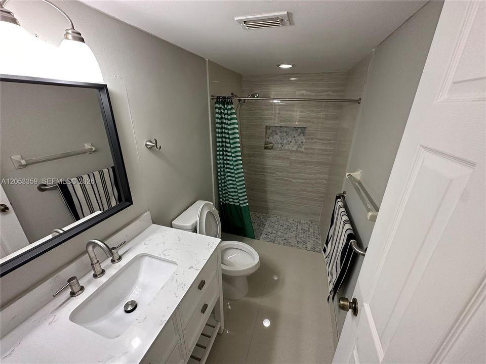 For Sale: $256,900 (2 beds, 2 baths, 1094 Square Feet)