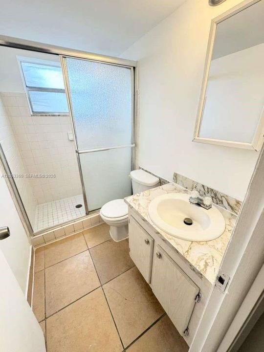 На продажу: $165,000 (2 спален, 2 ванн, 760 Квадратных фут)