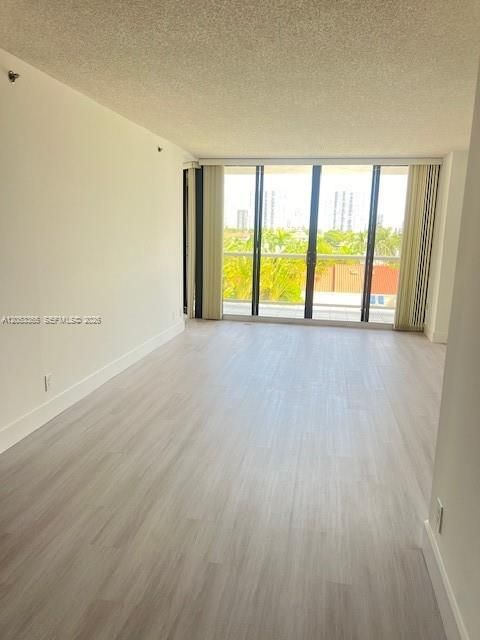 В аренду: $3,700 (2 спален, 2 ванн, 1460 Квадратных фут)