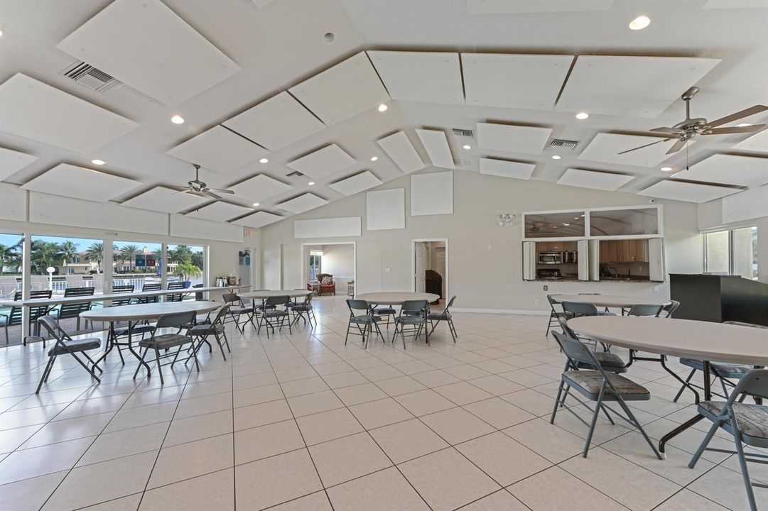 16 Diningroom 02