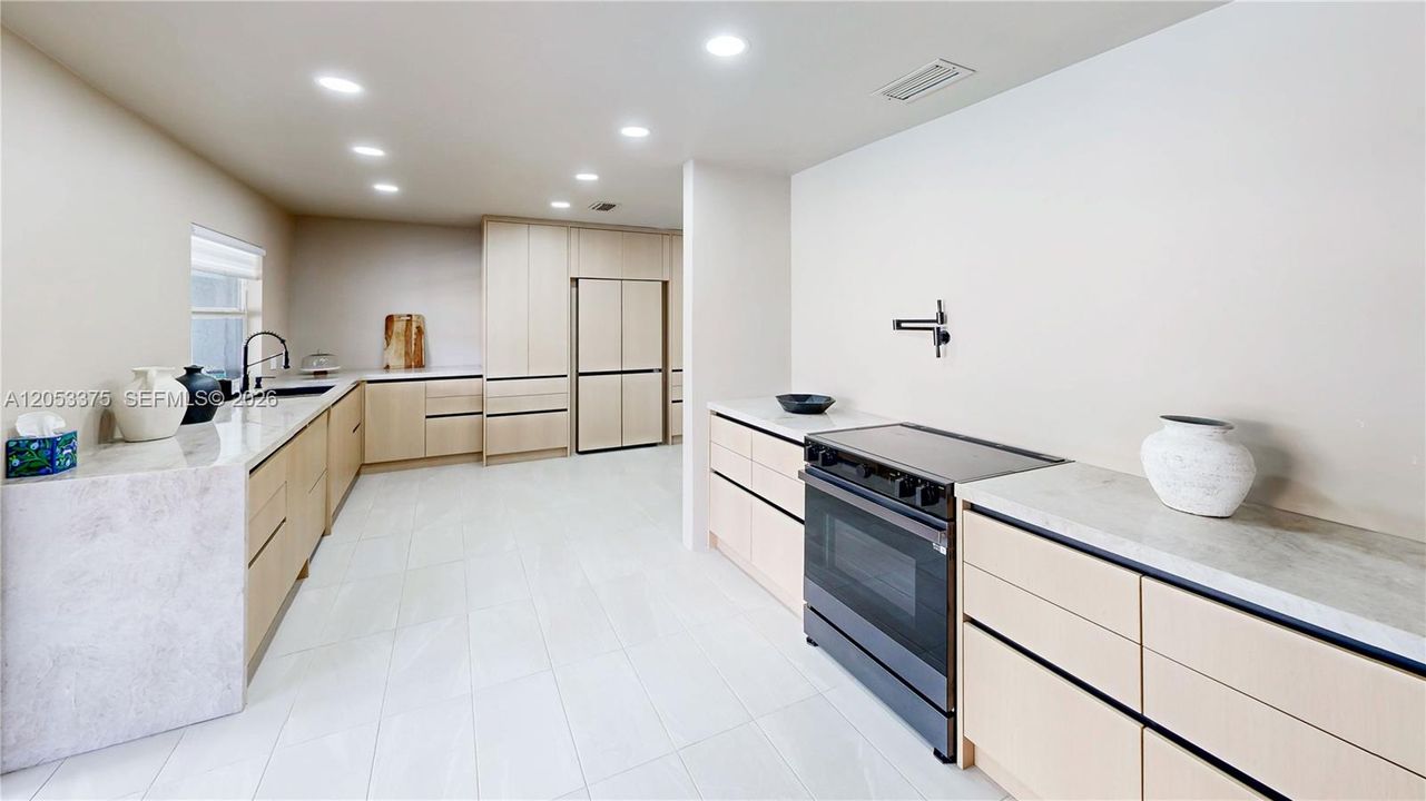En Venta: $730,000 (3 camas, 2 baños, 2206 Pies cuadrados)