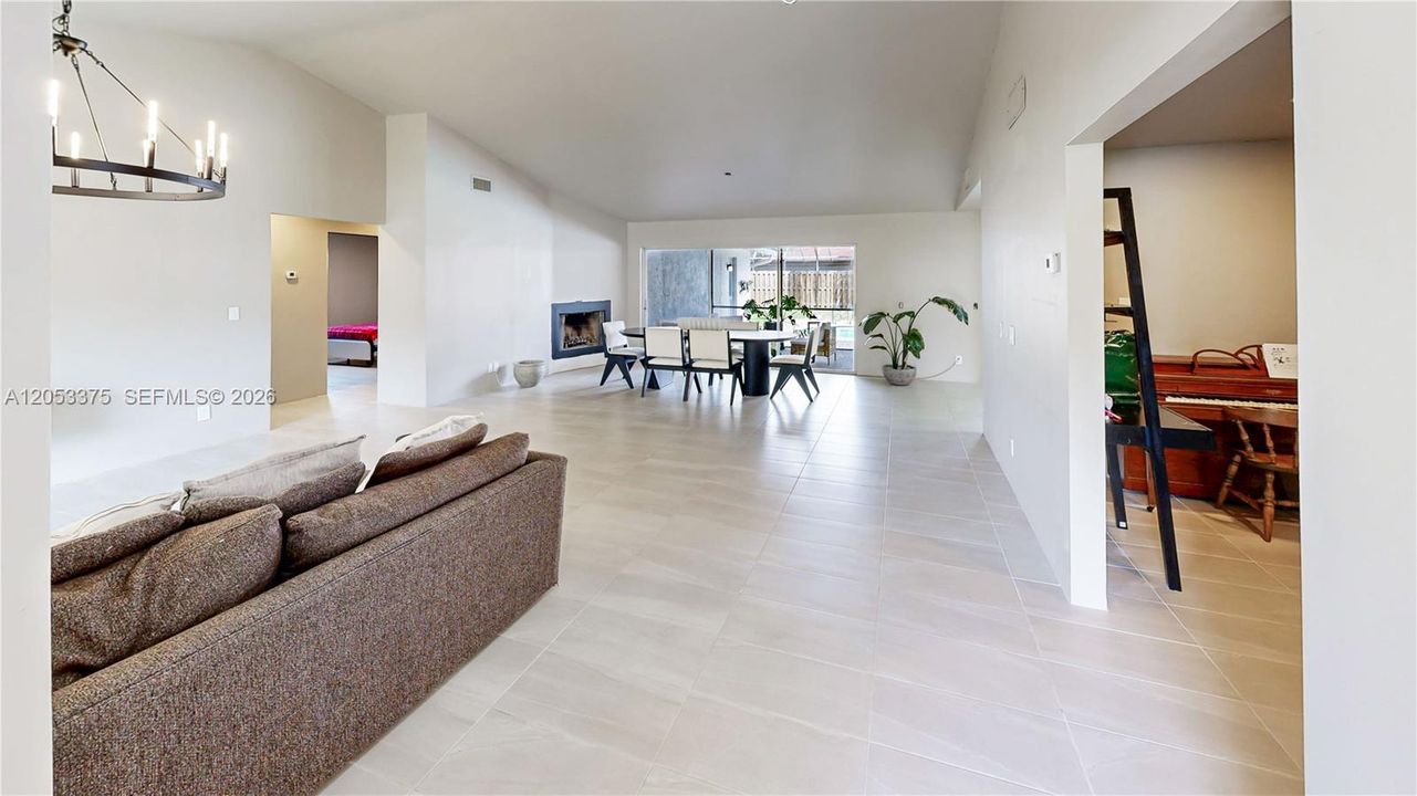 En Venta: $730,000 (3 camas, 2 baños, 2206 Pies cuadrados)