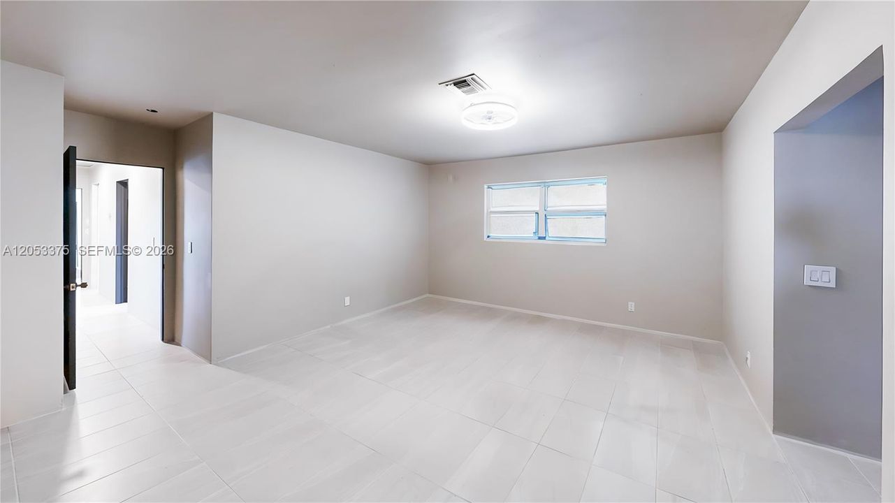 En Venta: $730,000 (3 camas, 2 baños, 2206 Pies cuadrados)