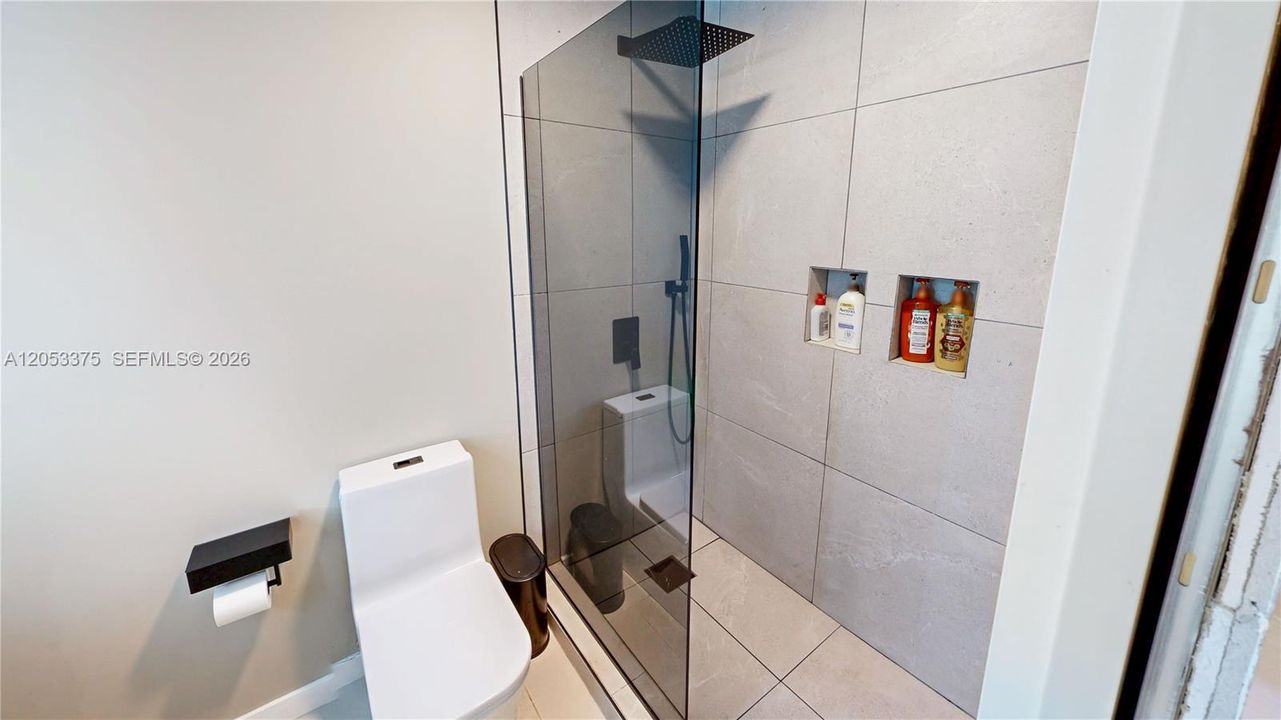 En Venta: $730,000 (3 camas, 2 baños, 2206 Pies cuadrados)