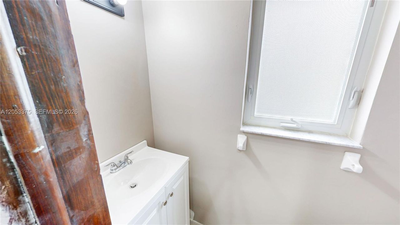 En Venta: $730,000 (3 camas, 2 baños, 2206 Pies cuadrados)