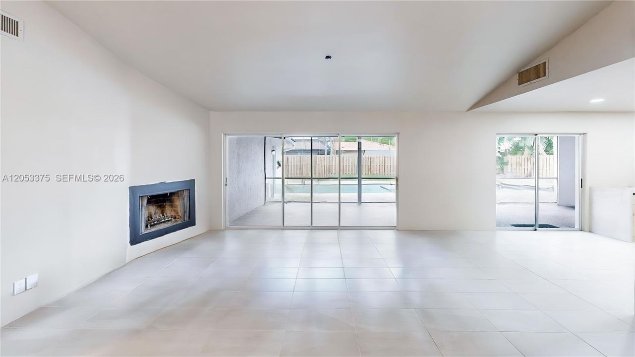 En Venta: $730,000 (3 camas, 2 baños, 2206 Pies cuadrados)