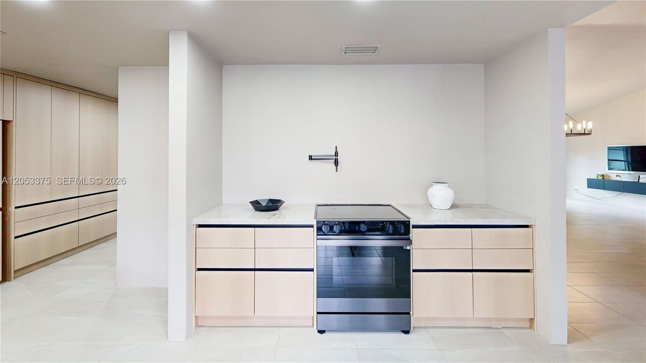En Venta: $730,000 (3 camas, 2 baños, 2206 Pies cuadrados)