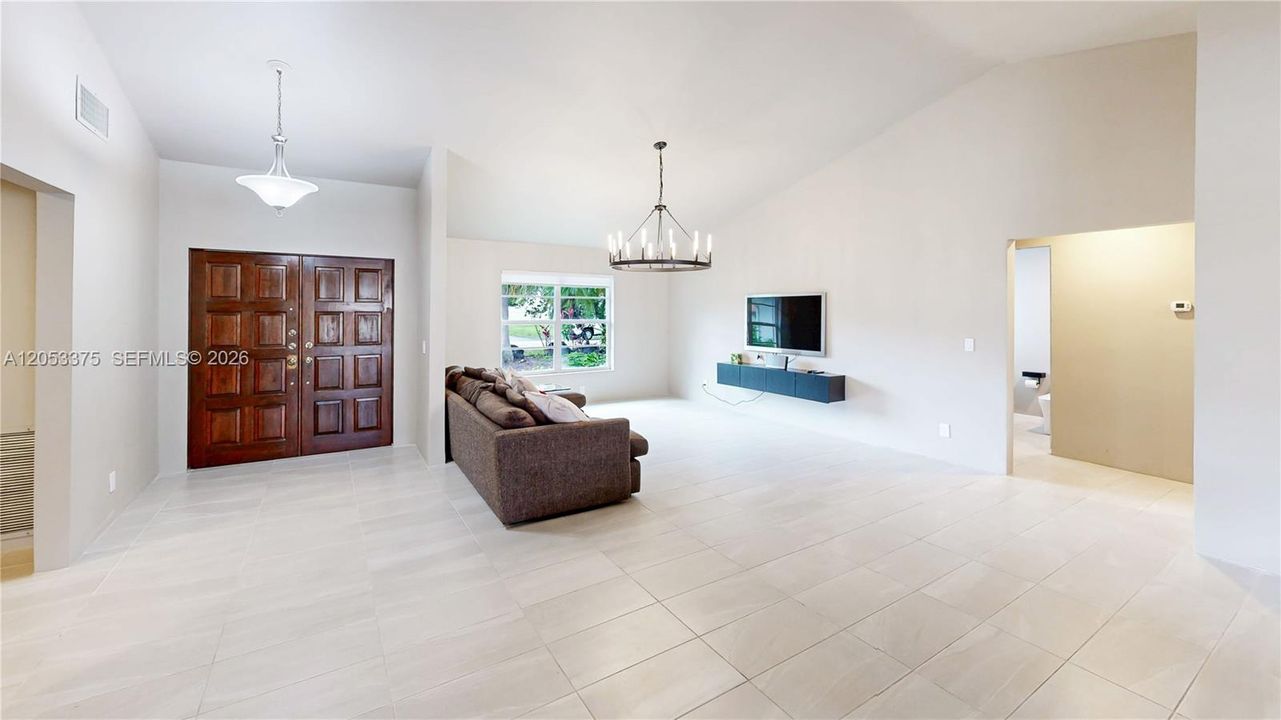 En Venta: $730,000 (3 camas, 2 baños, 2206 Pies cuadrados)