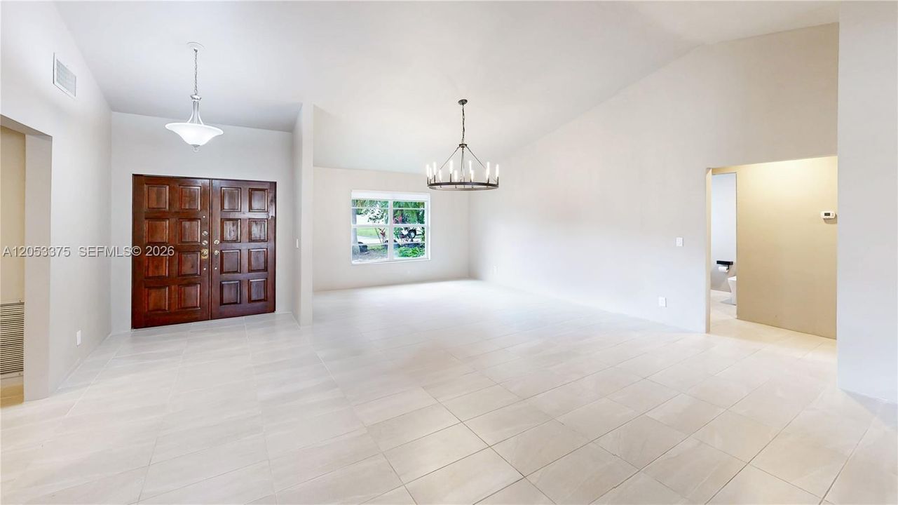 En Venta: $730,000 (3 camas, 2 baños, 2206 Pies cuadrados)