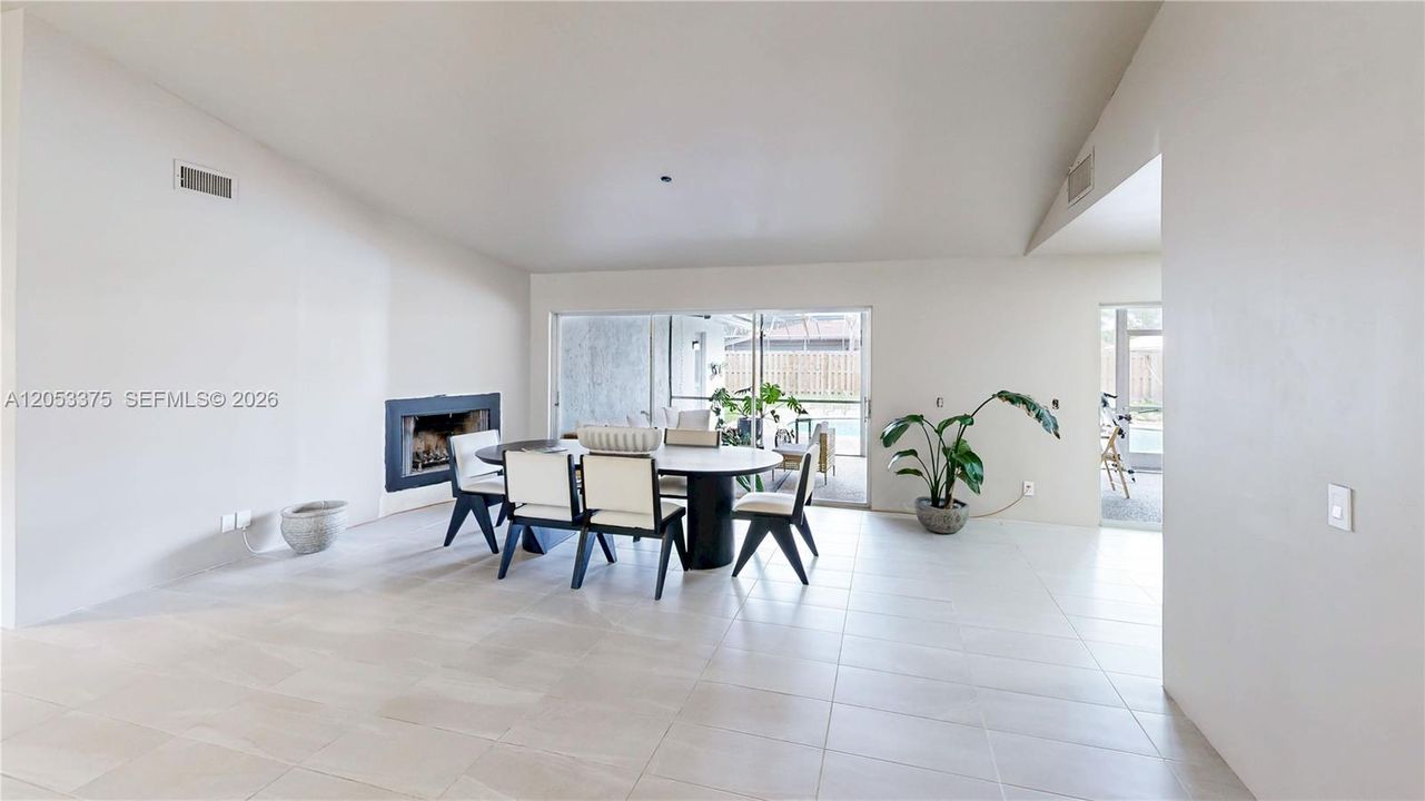 En Venta: $730,000 (3 camas, 2 baños, 2206 Pies cuadrados)