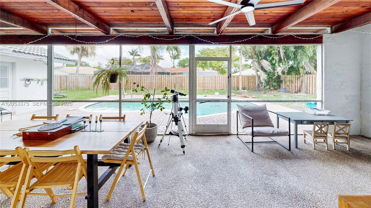 En Venta: $730,000 (3 camas, 2 baños, 2206 Pies cuadrados)