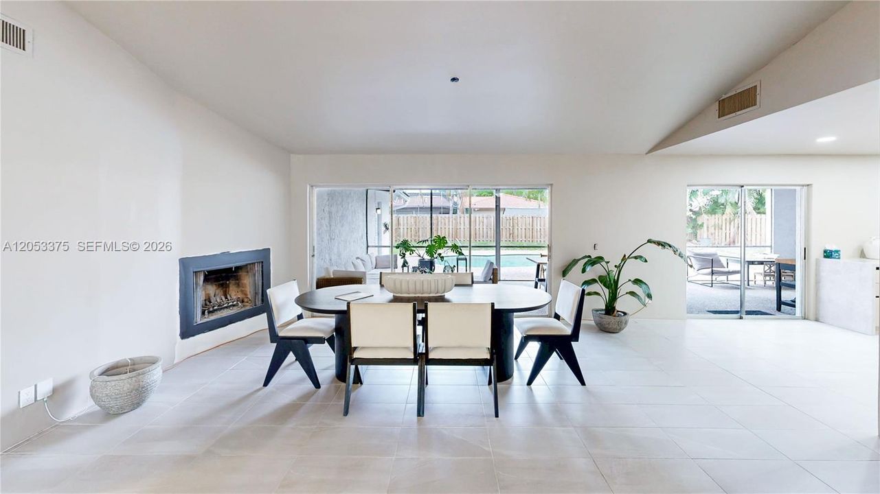 En Venta: $730,000 (3 camas, 2 baños, 2206 Pies cuadrados)