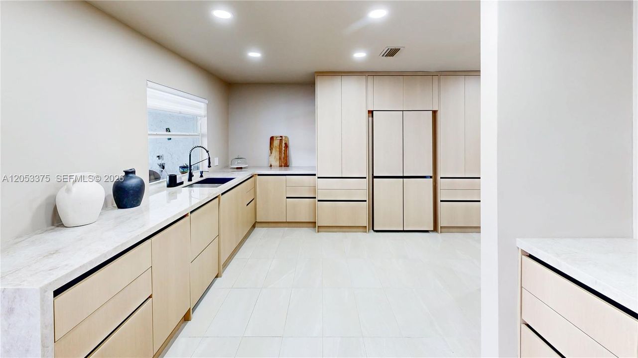 En Venta: $730,000 (3 camas, 2 baños, 2206 Pies cuadrados)