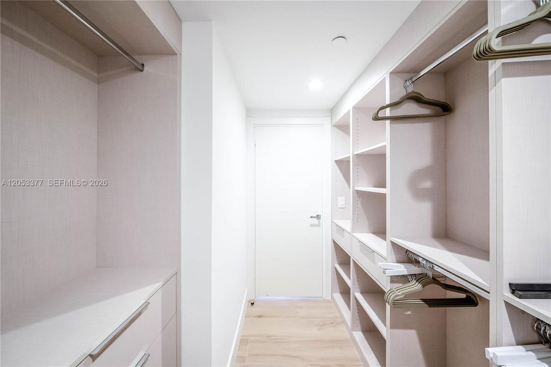 En Venta: $3,375,000 (3 camas, 3 baños, 2551 Pies cuadrados)