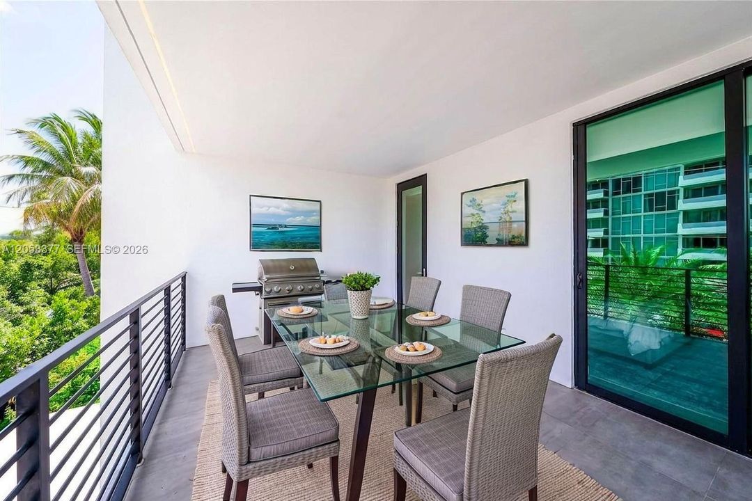 En Venta: $3,375,000 (3 camas, 3 baños, 2551 Pies cuadrados)