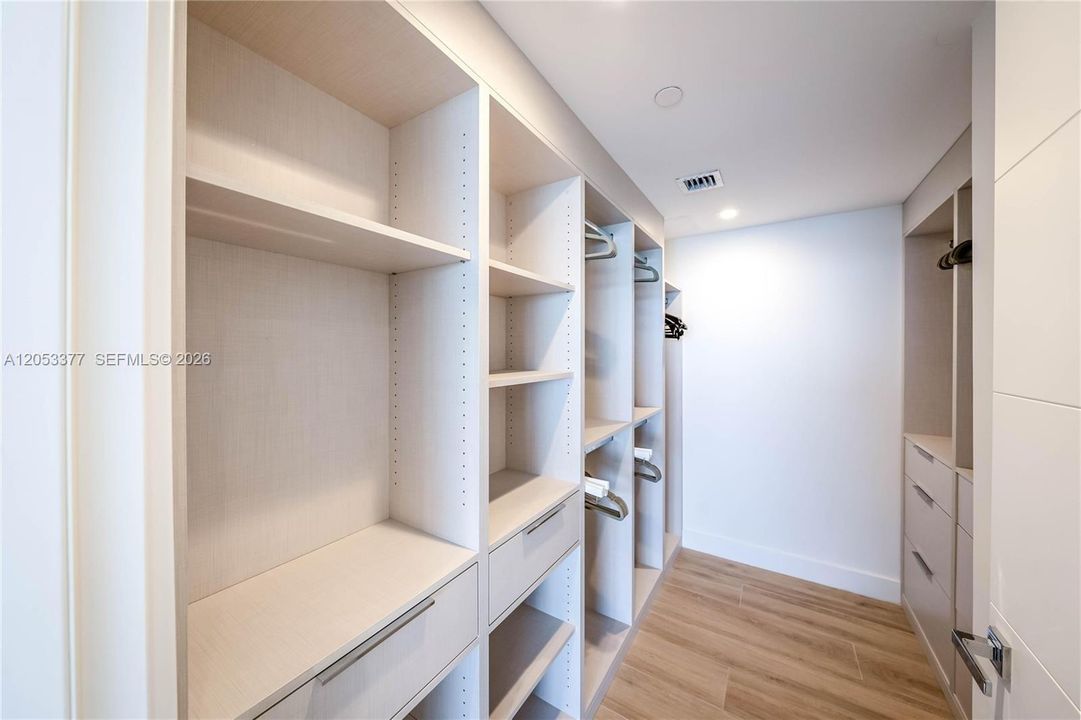 En Venta: $3,375,000 (3 camas, 3 baños, 2551 Pies cuadrados)
