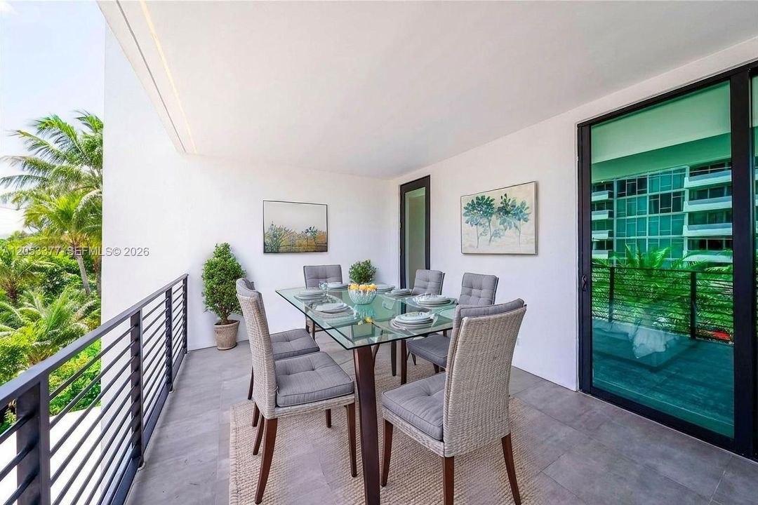 En Venta: $3,375,000 (3 camas, 3 baños, 2551 Pies cuadrados)