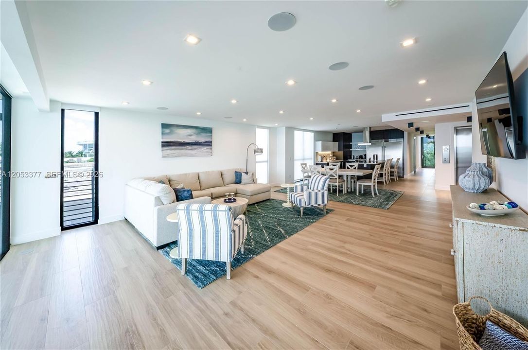 En Venta: $3,375,000 (3 camas, 3 baños, 2551 Pies cuadrados)