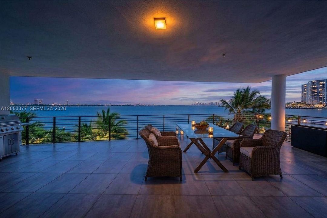 En Venta: $3,375,000 (3 camas, 3 baños, 2551 Pies cuadrados)