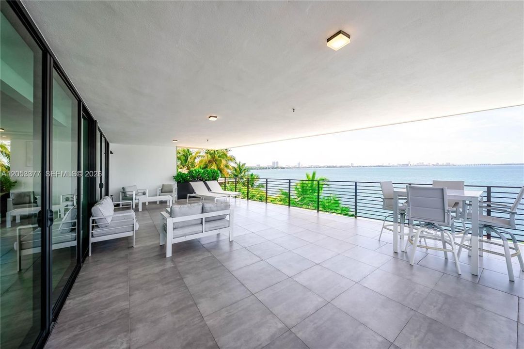 En Venta: $3,375,000 (3 camas, 3 baños, 2551 Pies cuadrados)