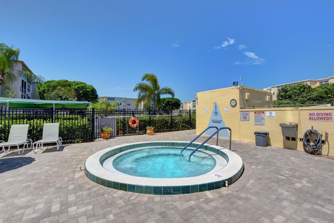 HOT TUB