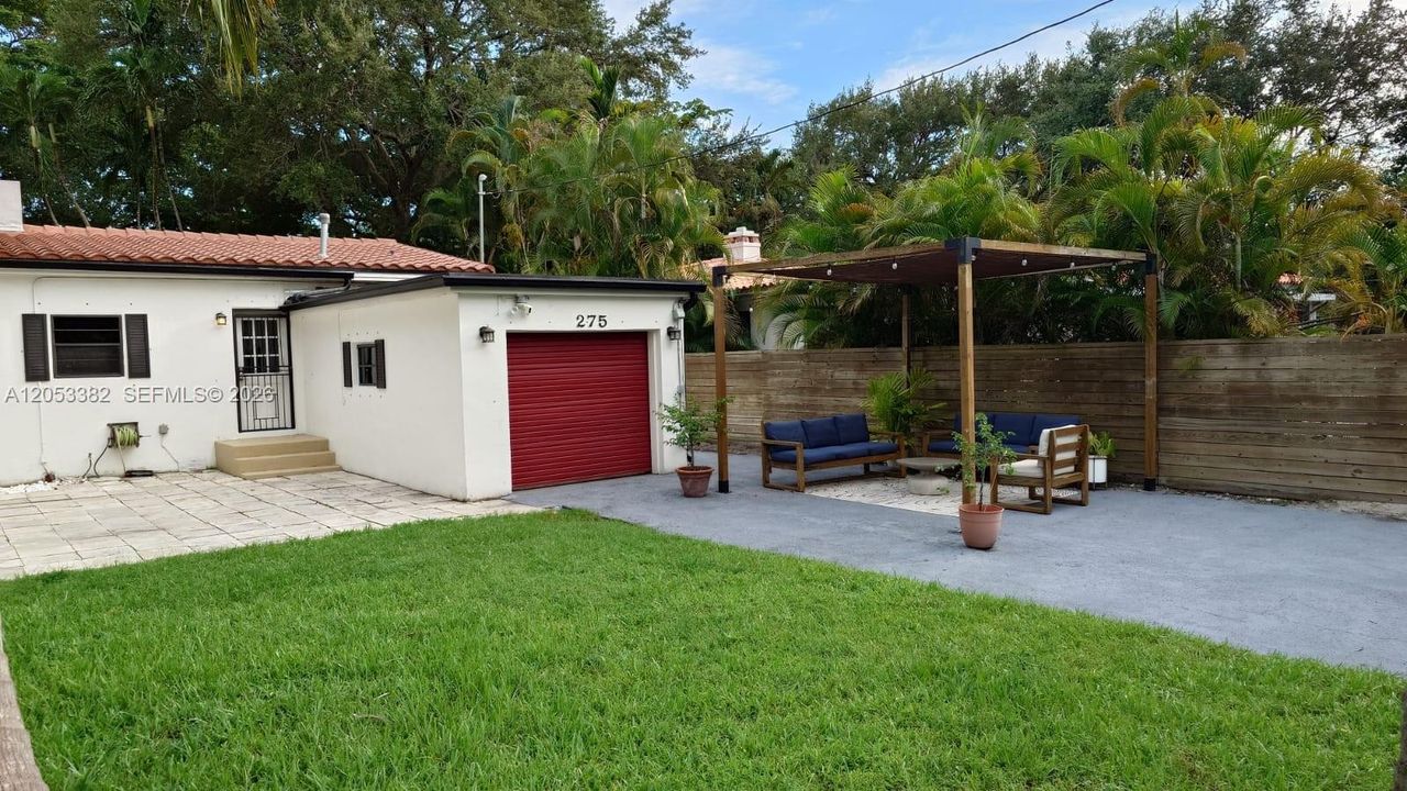 En Venta: $1,549,000 (3 camas, 2 baños, 2027 Pies cuadrados)