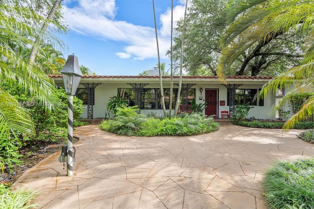 En Venta: $1,549,000 (3 camas, 2 baños, 2027 Pies cuadrados)