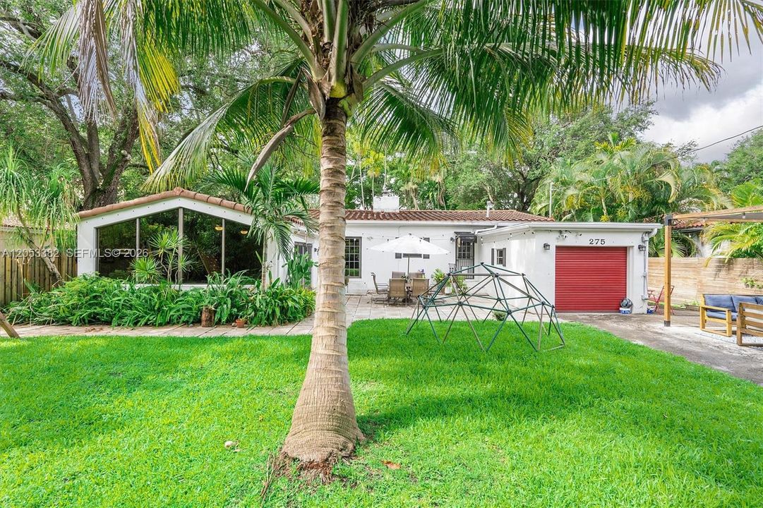 En Venta: $1,549,000 (3 camas, 2 baños, 2027 Pies cuadrados)