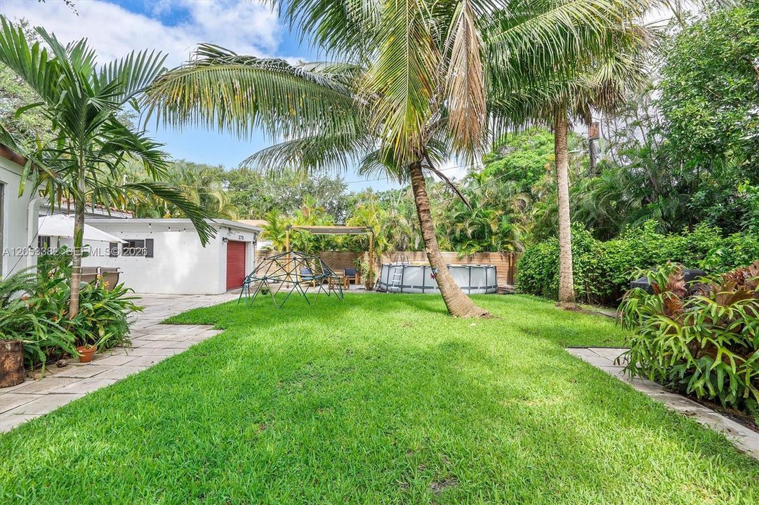 En Venta: $1,549,000 (3 camas, 2 baños, 2027 Pies cuadrados)