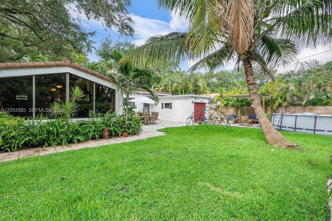 En Venta: $1,549,000 (3 camas, 2 baños, 2027 Pies cuadrados)