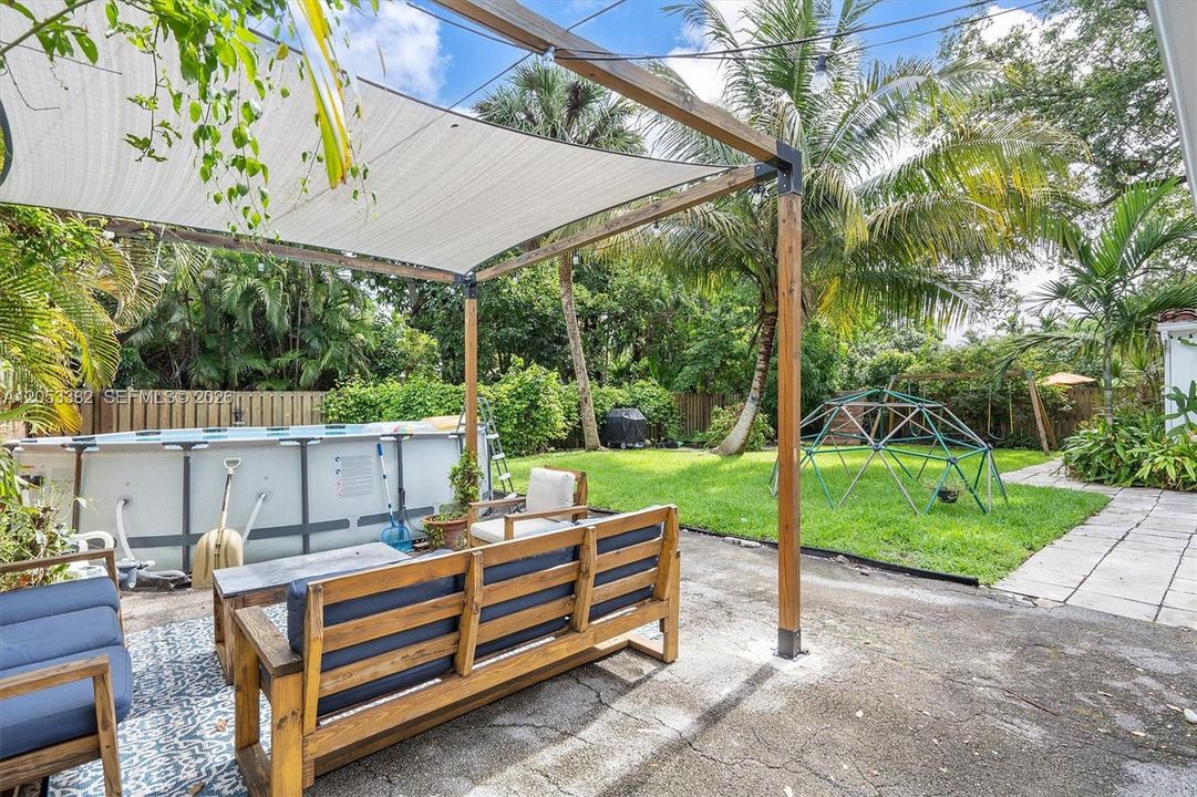 En Venta: $1,549,000 (3 camas, 2 baños, 2027 Pies cuadrados)