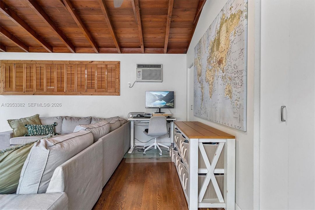 En Venta: $1,549,000 (3 camas, 2 baños, 2027 Pies cuadrados)