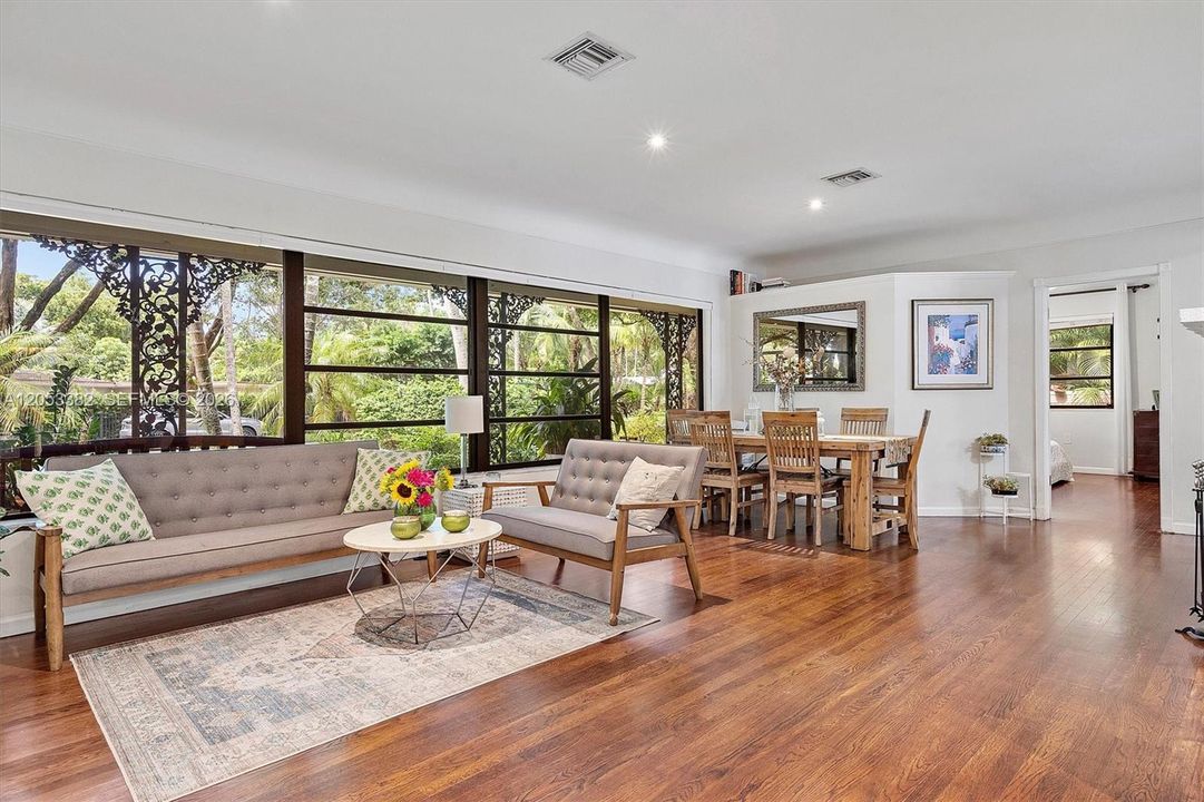En Venta: $1,549,000 (3 camas, 2 baños, 2027 Pies cuadrados)