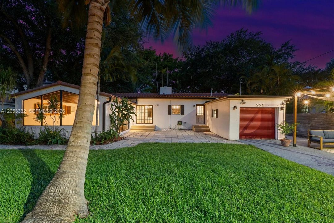 En Venta: $1,549,000 (3 camas, 2 baños, 2027 Pies cuadrados)