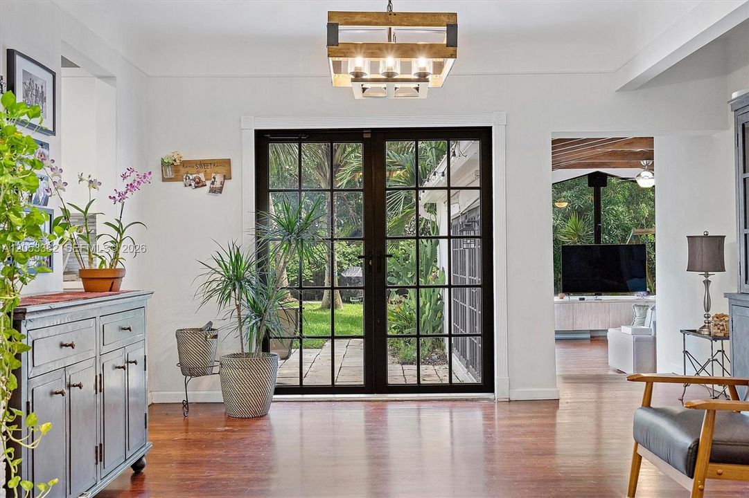 En Venta: $1,549,000 (3 camas, 2 baños, 2027 Pies cuadrados)
