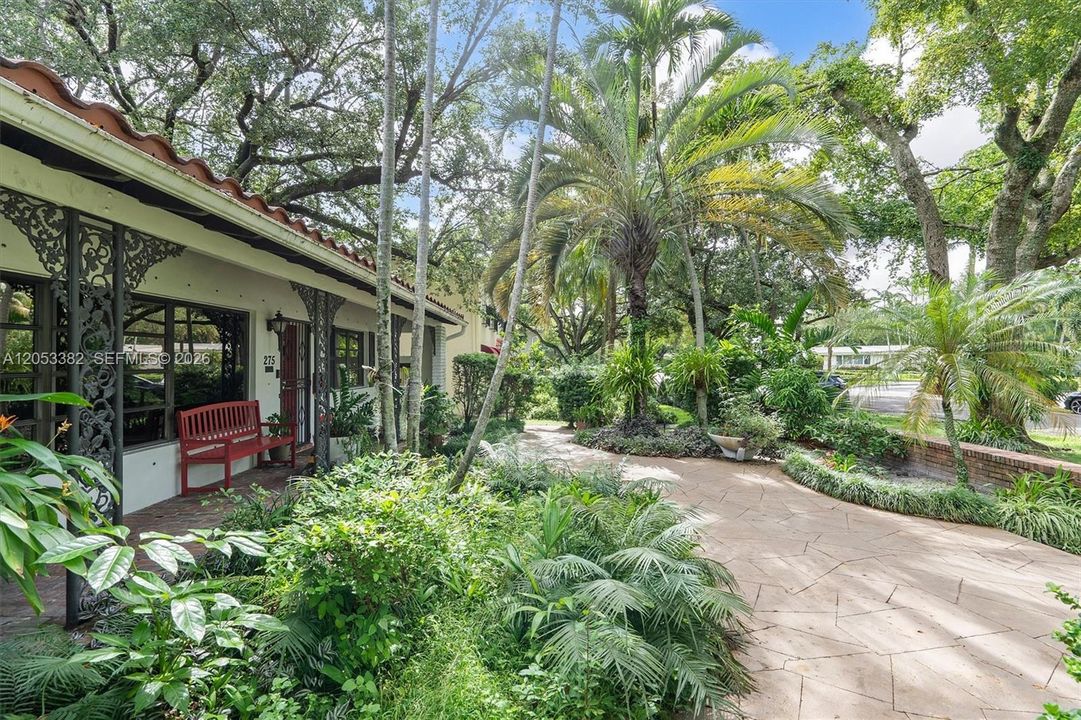 En Venta: $1,549,000 (3 camas, 2 baños, 2027 Pies cuadrados)