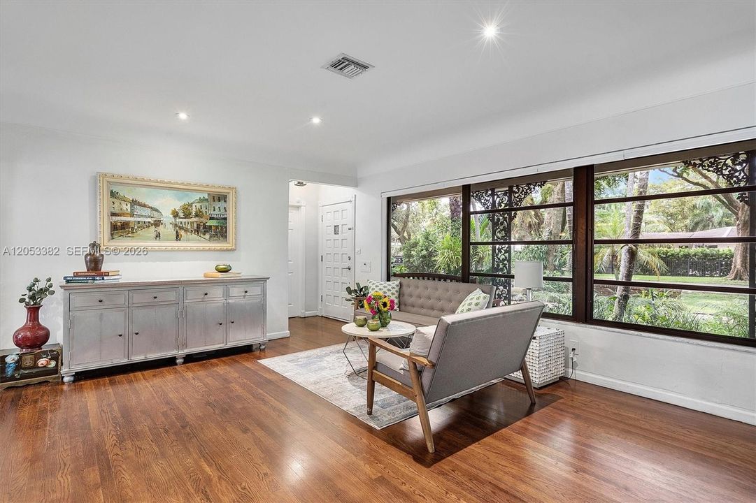 En Venta: $1,549,000 (3 camas, 2 baños, 2027 Pies cuadrados)