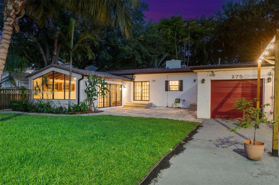 En Venta: $1,549,000 (3 camas, 2 baños, 2027 Pies cuadrados)
