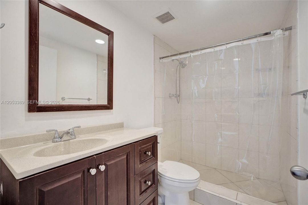 В аренду: $4,250 (2 спален, 2 ванн, 1230 Квадратных фут)
