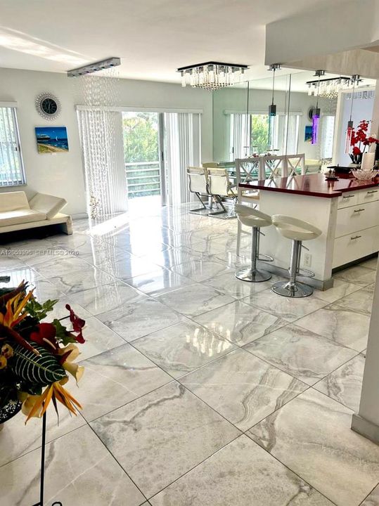 На продажу: $305,000 (2 спален, 2 ванн, 1150 Квадратных фут)