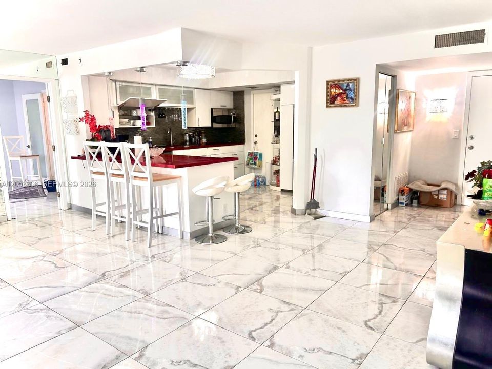 На продажу: $305,000 (2 спален, 2 ванн, 1150 Квадратных фут)