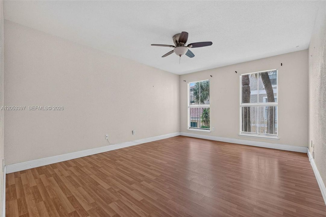 For Sale: $224,900 (2 beds, 2 baths, 1200 Square Feet)