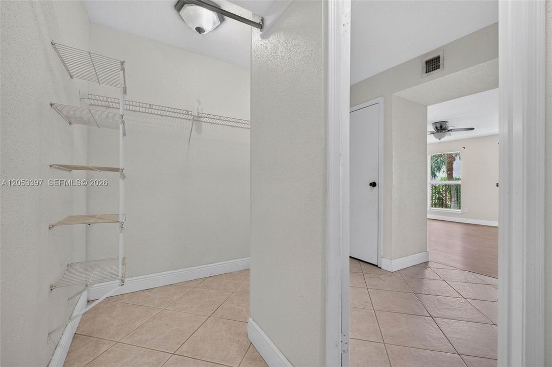 For Sale: $224,900 (2 beds, 2 baths, 1200 Square Feet)
