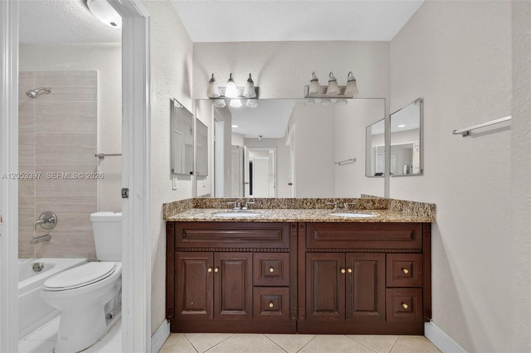 For Sale: $224,900 (2 beds, 2 baths, 1200 Square Feet)