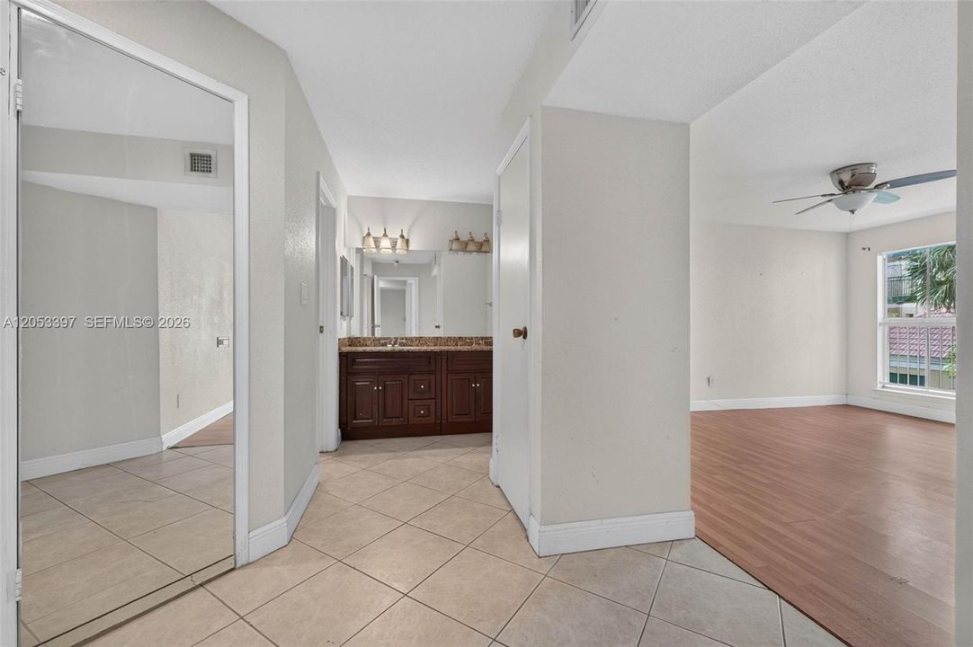For Sale: $224,900 (2 beds, 2 baths, 1200 Square Feet)