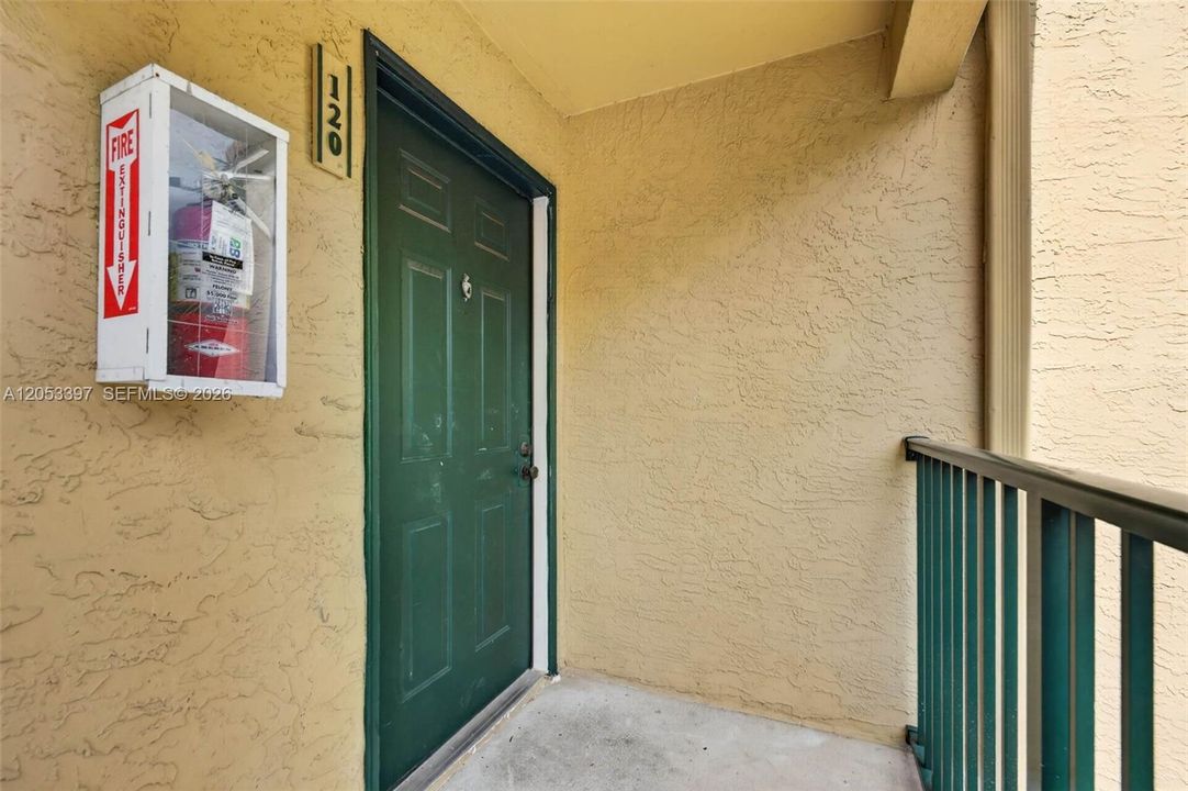For Sale: $224,900 (2 beds, 2 baths, 1200 Square Feet)
