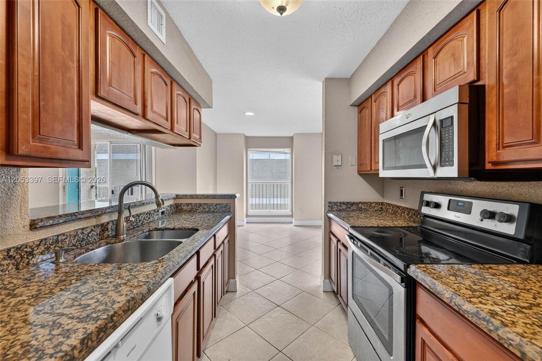 For Sale: $224,900 (2 beds, 2 baths, 1200 Square Feet)