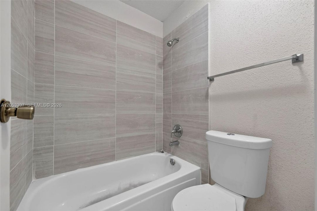 For Sale: $224,900 (2 beds, 2 baths, 1200 Square Feet)
