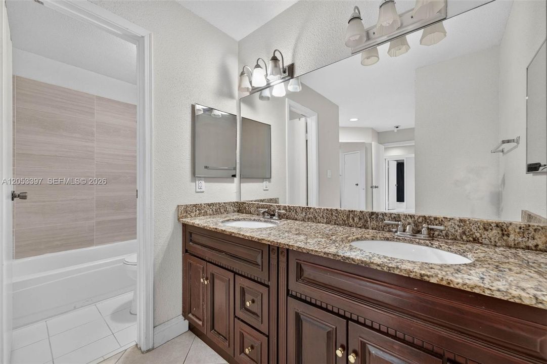 For Sale: $224,900 (2 beds, 2 baths, 1200 Square Feet)